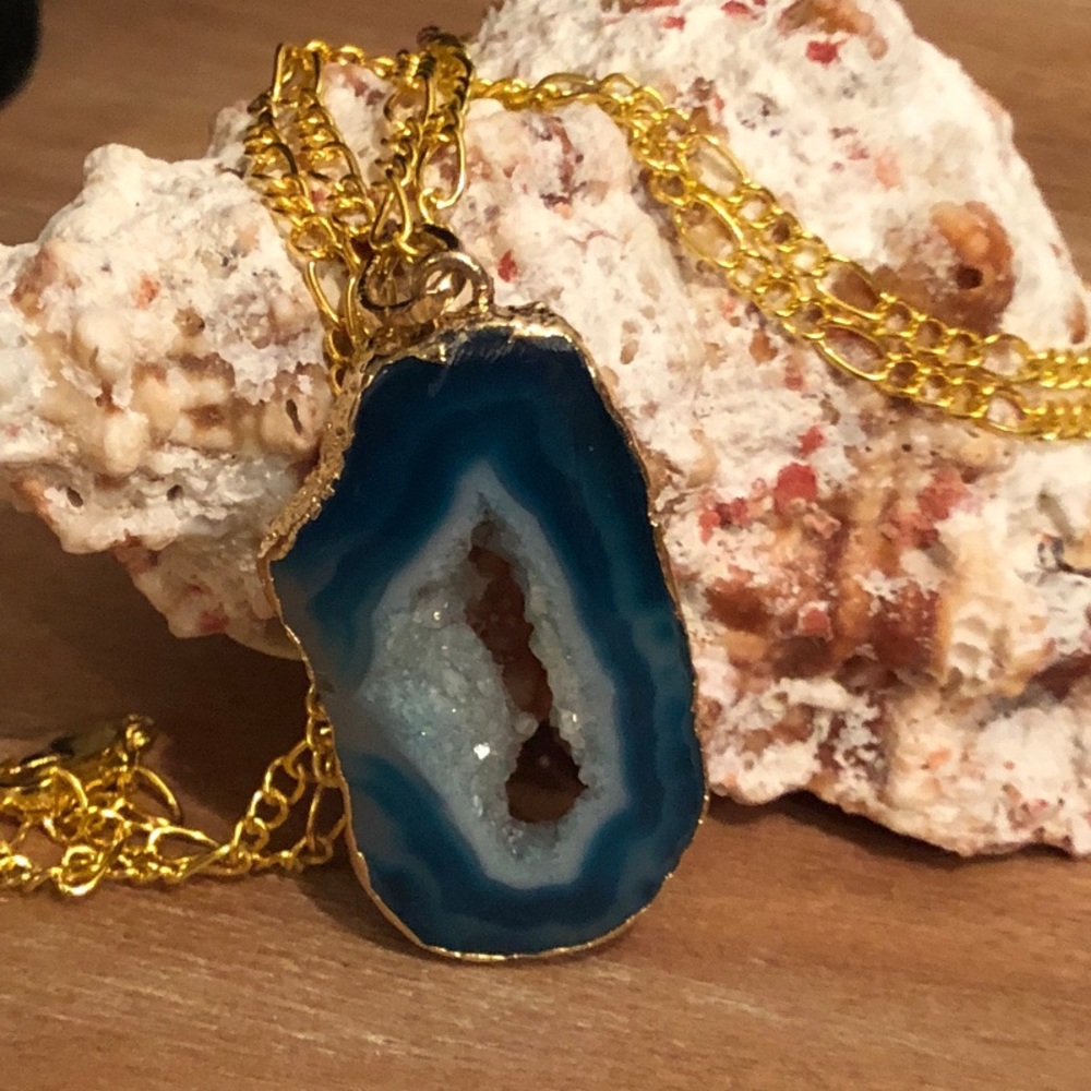 NWOT Beautiful Agate Druzy Necklace– Blue W44677-1